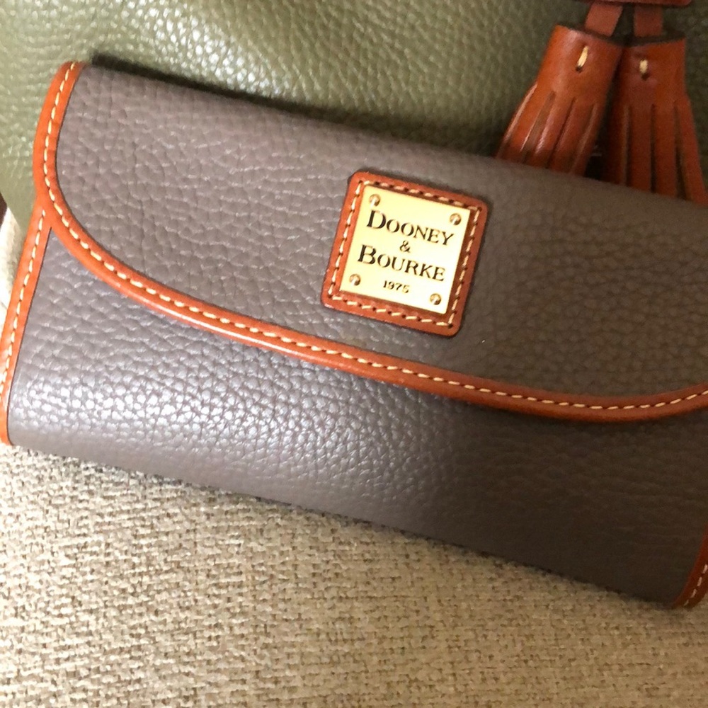 NWOT Dooney and Bourke wallet in elephant